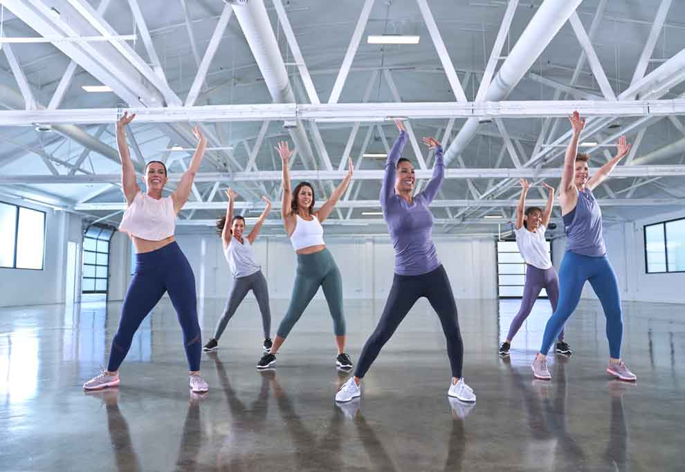 Jazzercise combina esercizio aerobico, danza, fitness a ritmo di musica per un allenamento completo Jazzercise combina esercizio aerobico, danza, fitness a ritmo di musica per un allenamento completo
